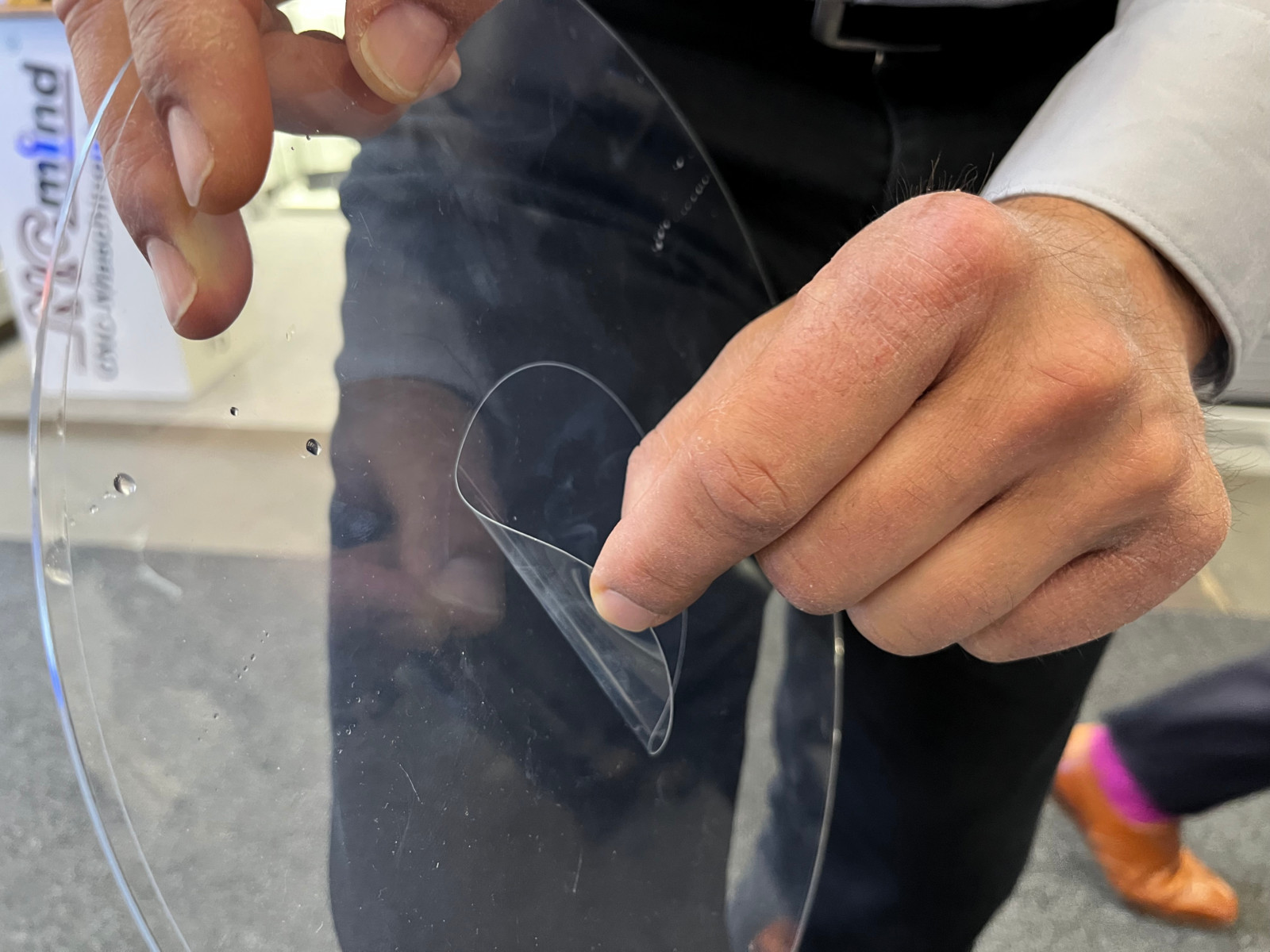 Funktion der Klarsicht-Schutzscheibe von Insight-KB